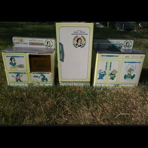 Snow White Refrigerator, Stove, Sink, Ironing Board